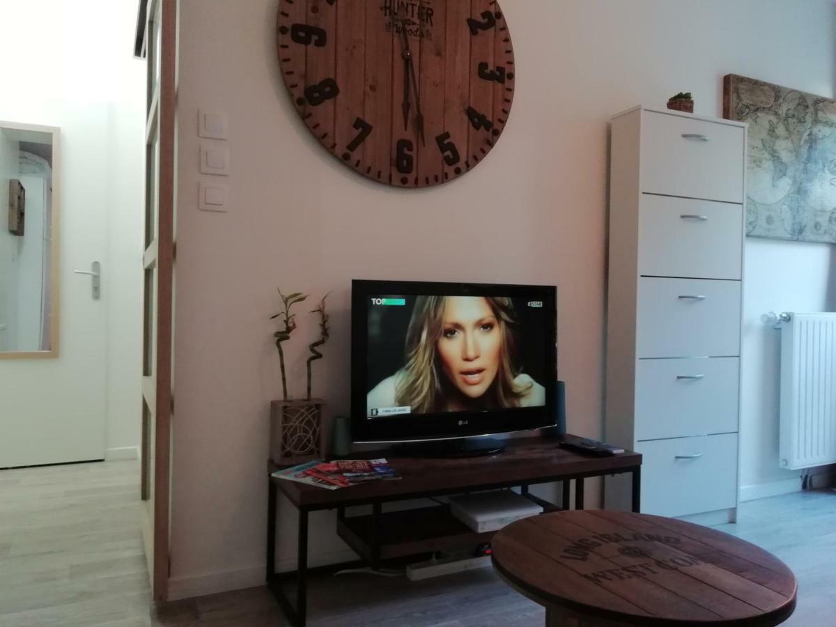 Chic Studio Near Paris Apartment Сен Дени Екстериор снимка